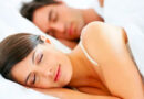 Estudo diz que dormir acompanhado pode ser a solução dos seus problemas